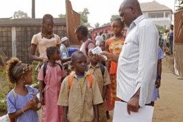 taking temps at school Conakry